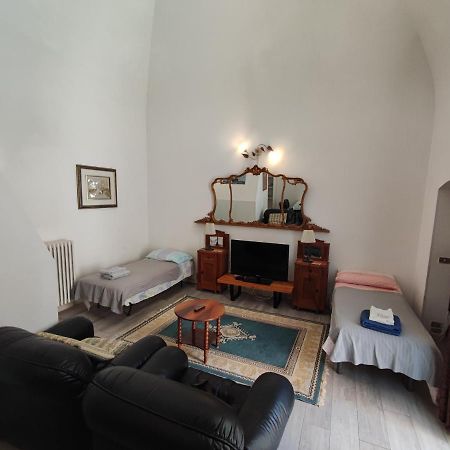 Very Central Apartment, By Shops, Bars, Restaurants Bari Exteriör bild