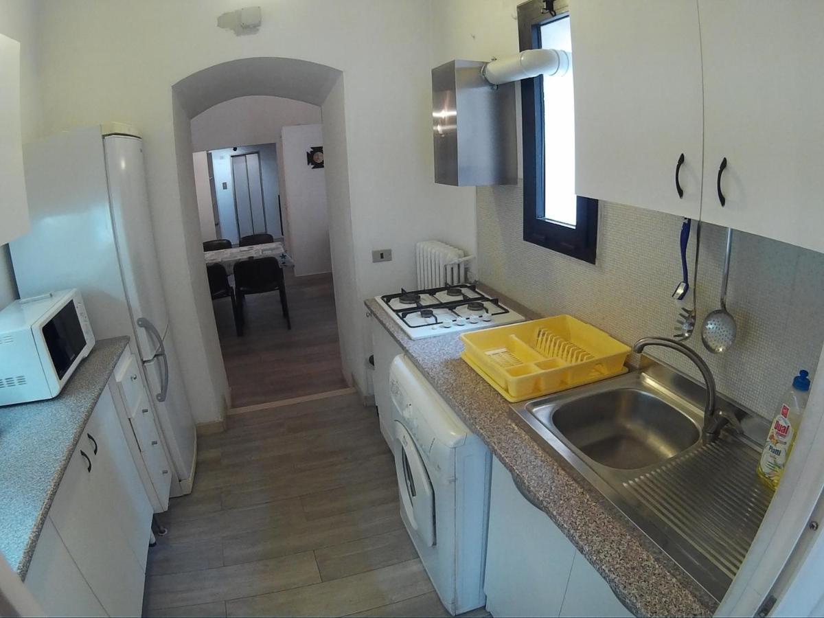 Very Central Apartment, By Shops, Bars, Restaurants Bari Exteriör bild