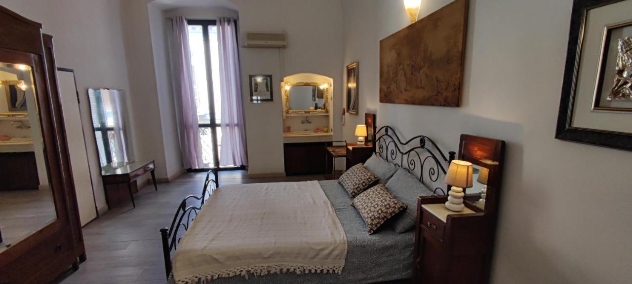 Very Central Apartment, By Shops, Bars, Restaurants Bari Exteriör bild