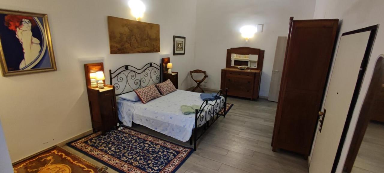 Very Central Apartment, By Shops, Bars, Restaurants Bari Exteriör bild