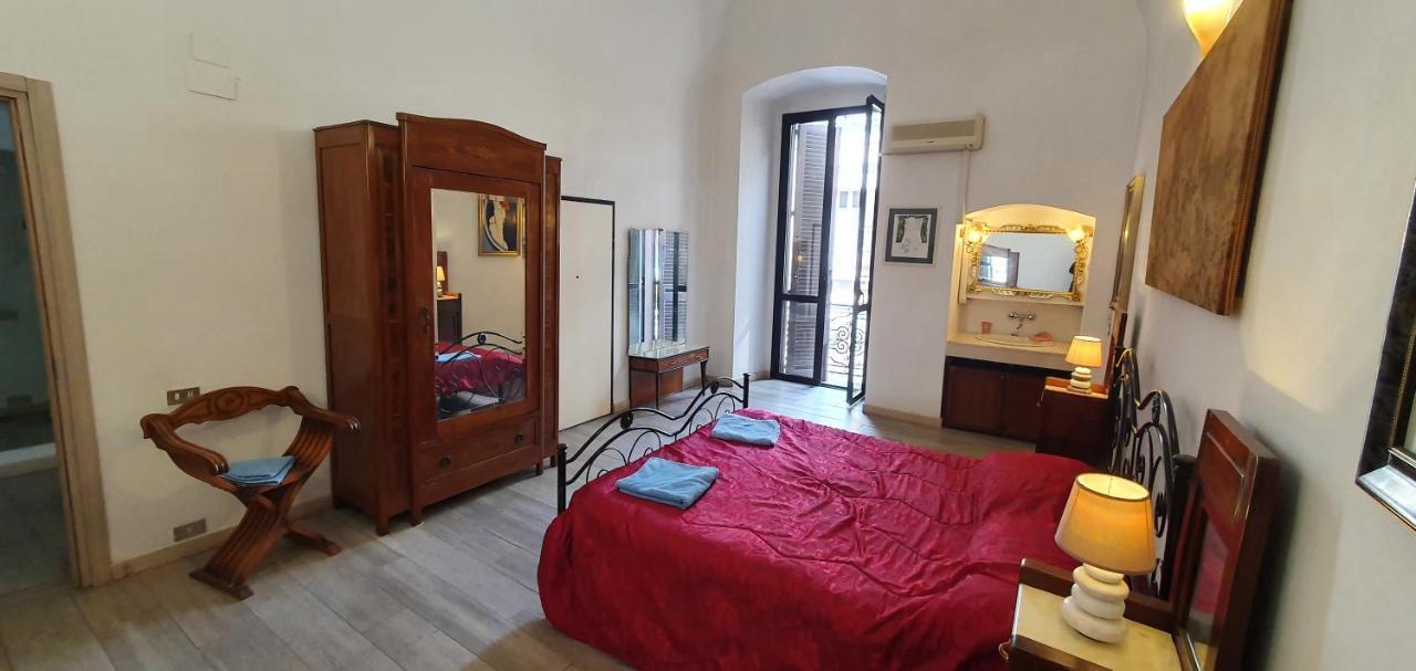Very Central Apartment, By Shops, Bars, Restaurants Bari Exteriör bild