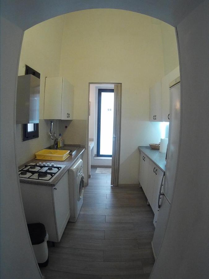 Very Central Apartment, By Shops, Bars, Restaurants Bari Exteriör bild