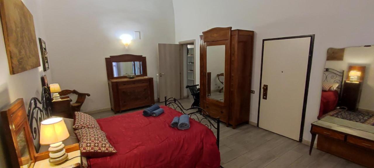 Very Central Apartment, By Shops, Bars, Restaurants Bari Exteriör bild