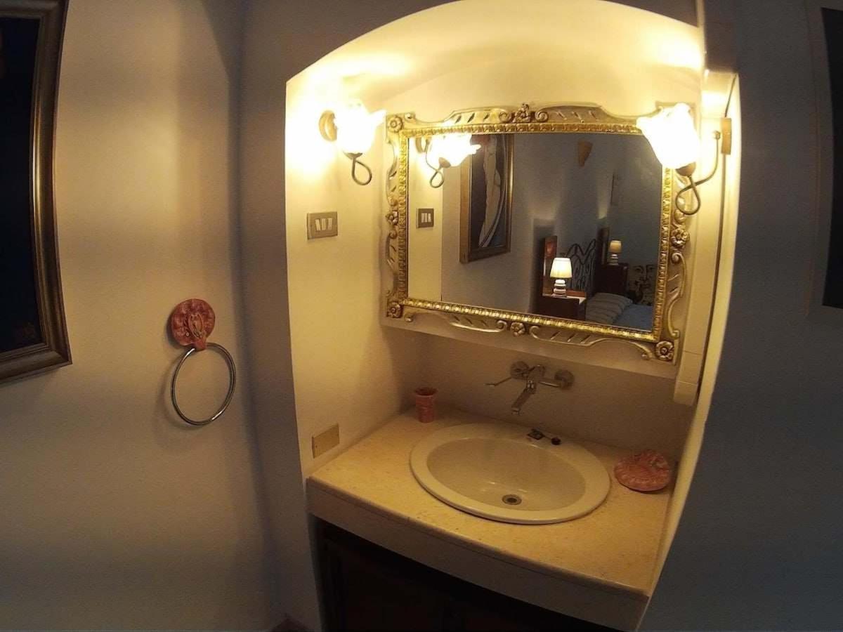 Very Central Apartment, By Shops, Bars, Restaurants Bari Exteriör bild